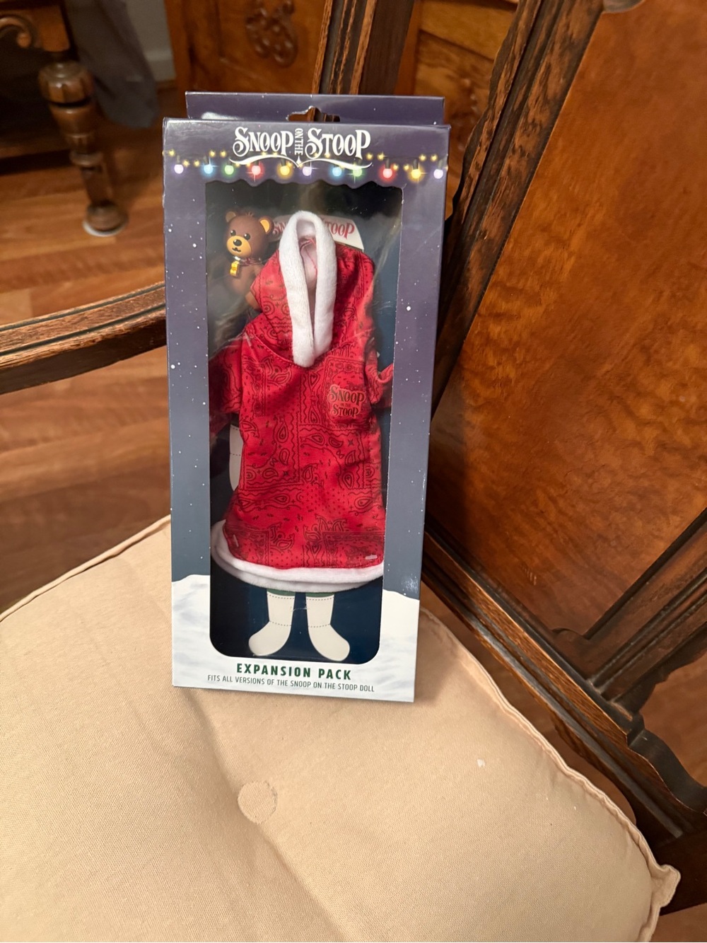 Snoop and the Snoop Red Holiday Doll Hooded Outfit Expansion Pack Red Robe Bear